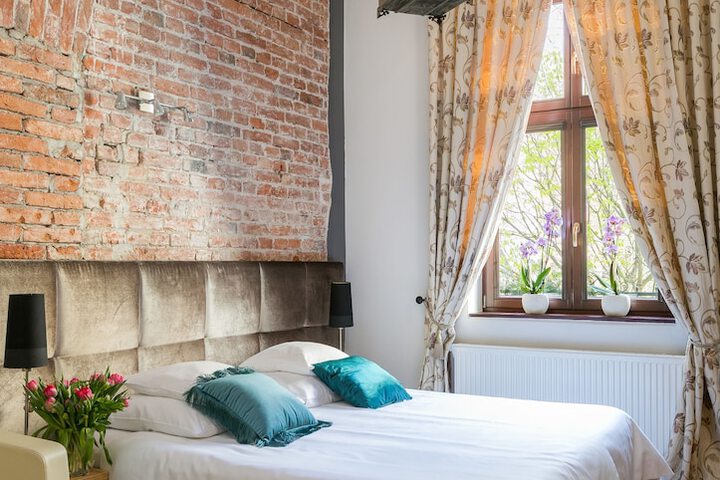 Room 10 of 50