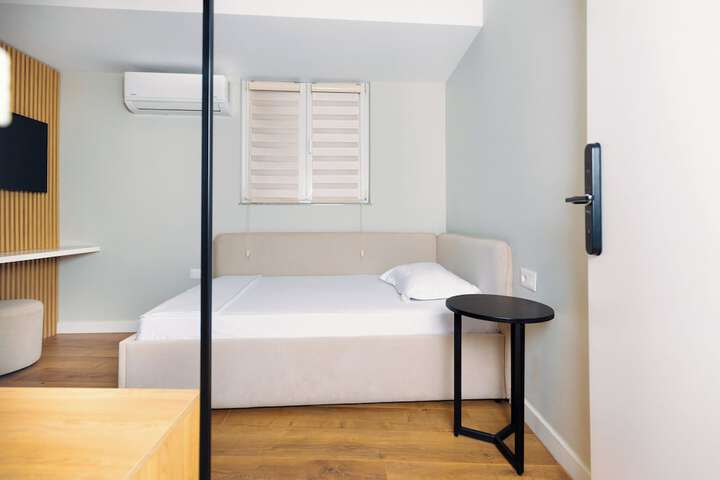Room 43 of 84