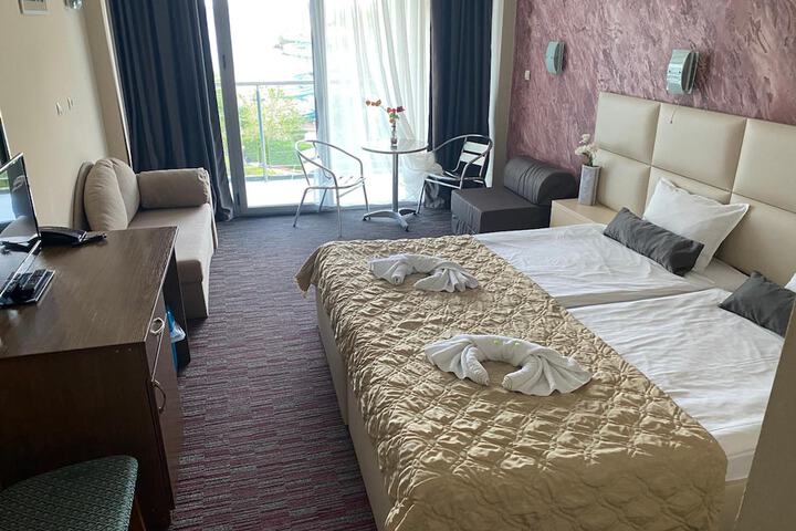 Room 12 of 70