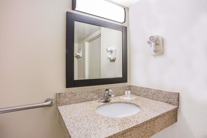 2 Double Beds Accessible Room (8 of 14)