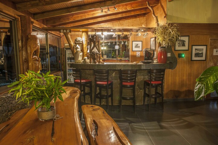 Lounge 49 of 78