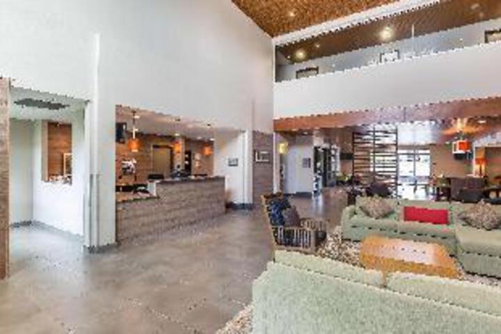 Entrance & Lobby