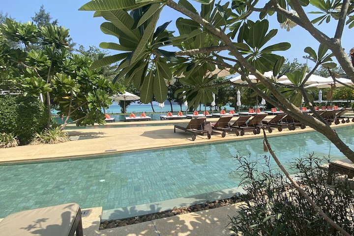 Hotel with Pool