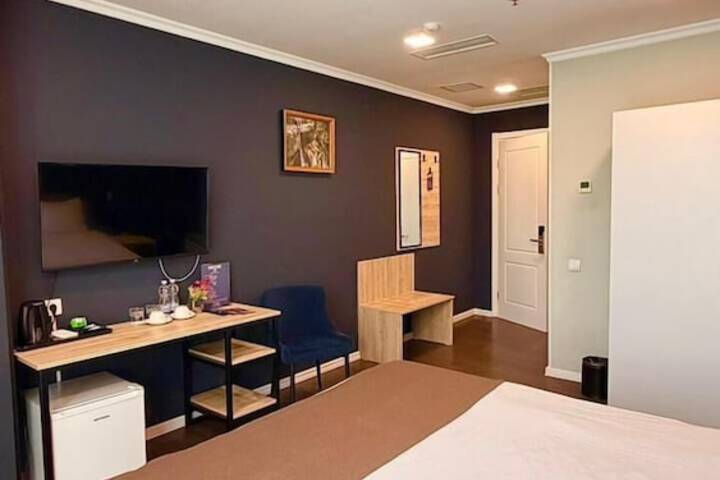 Room 90 of 240