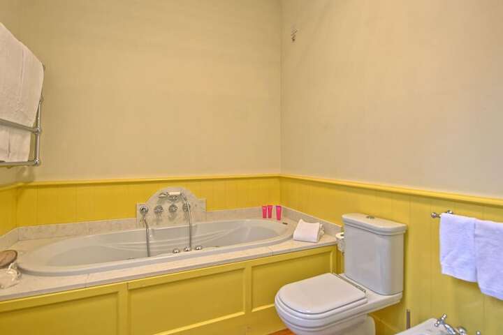 Room 49 of 122