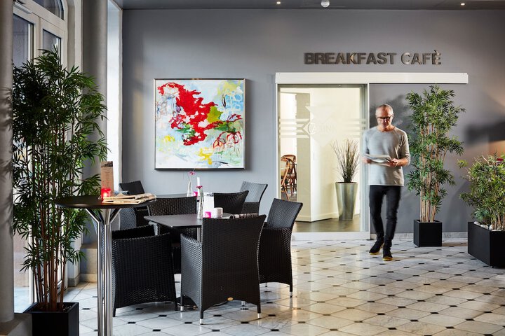 Guest Lobby