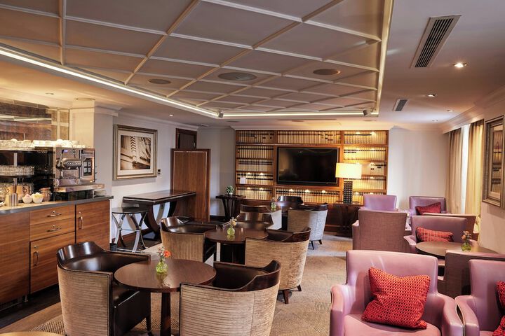 Lounge 115 of 128