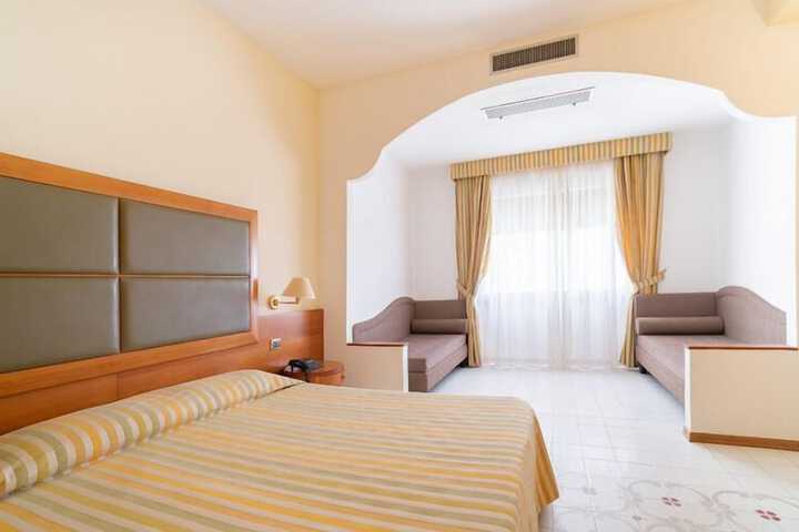 Room 16 of 33