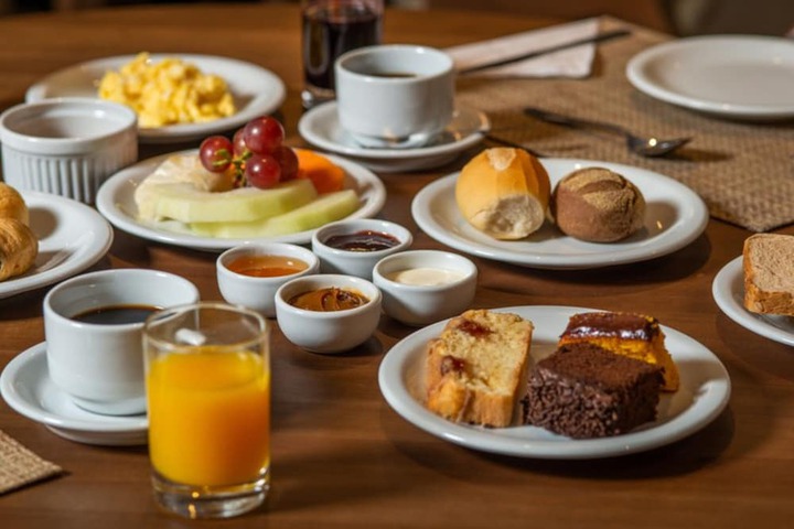 Breakfast/Coffee Service 80 of 98