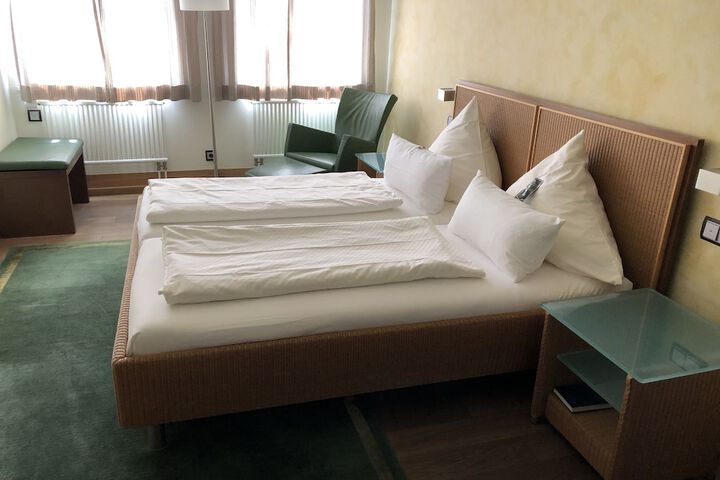 Room 3 of 67