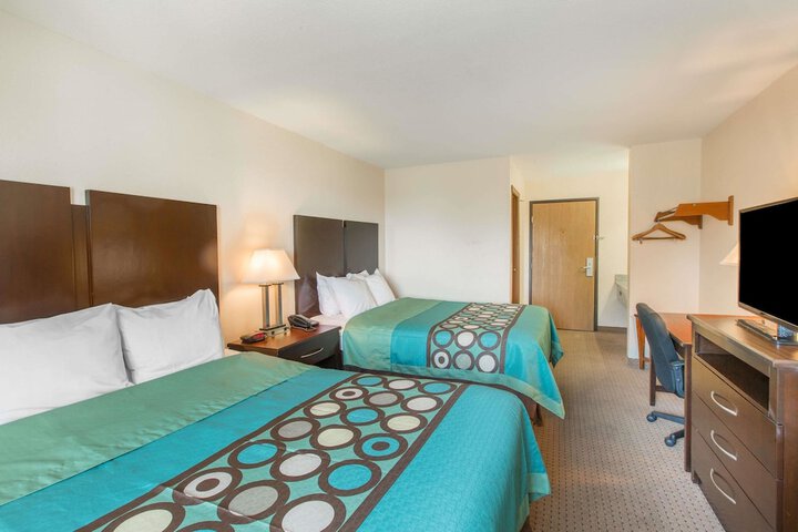 1 Queen Bed (11 of 12)