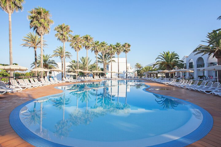 Hotel Pool
