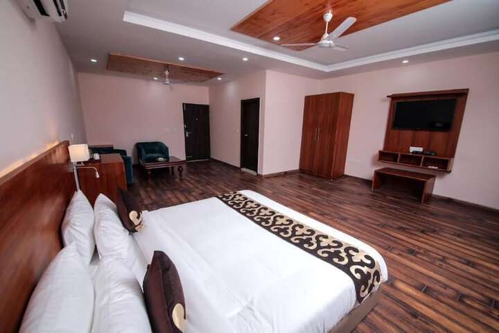 Room 10 of 19