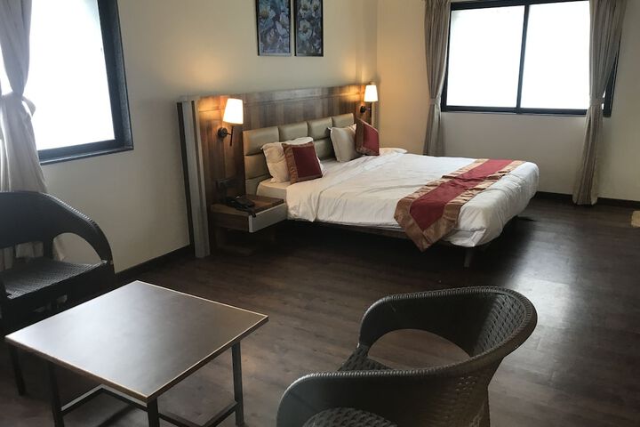Room 8 of 27