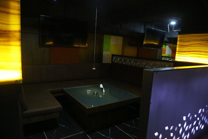 Lounge 15 of 22