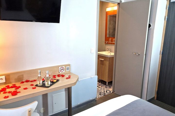 Room 17 of 31