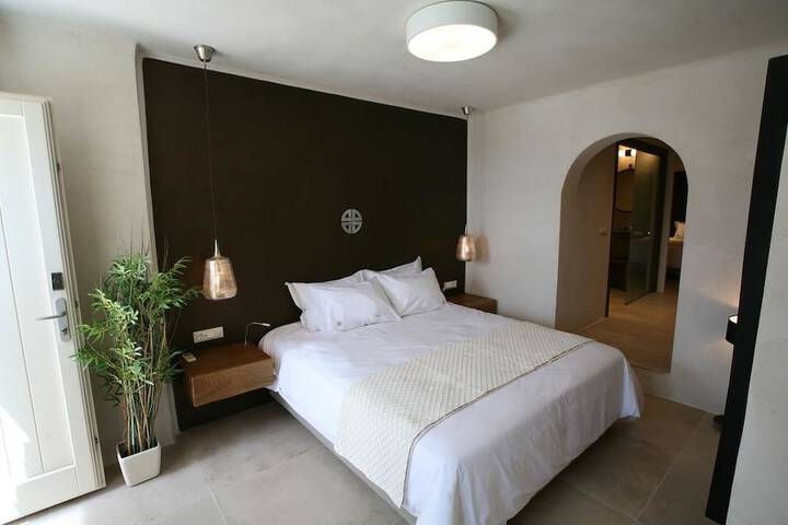 Room 4 of 62