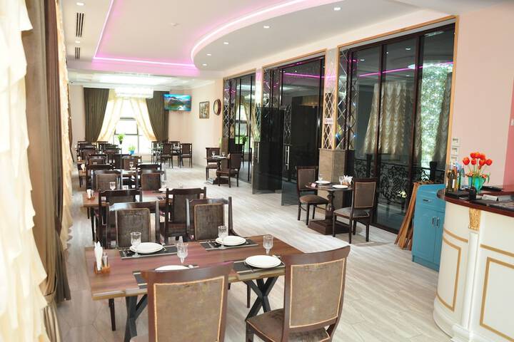 Dining 6 of 10