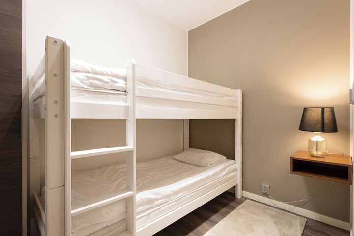 Room 10 of 76