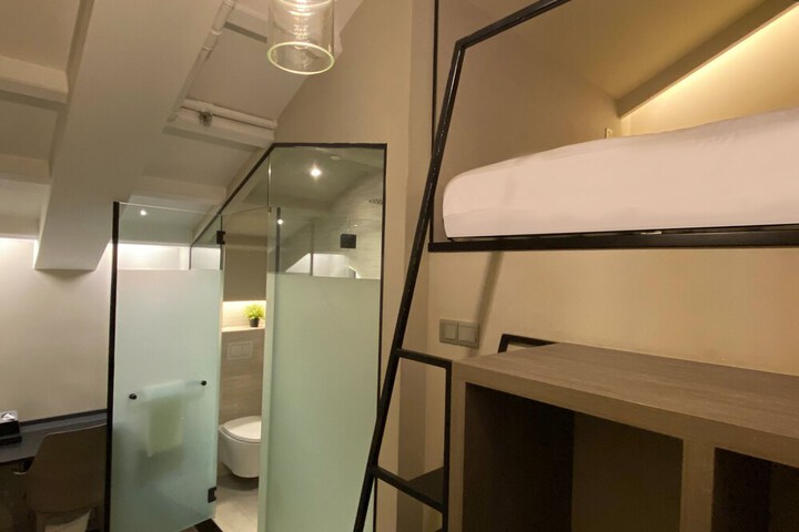 Room 8 of 28