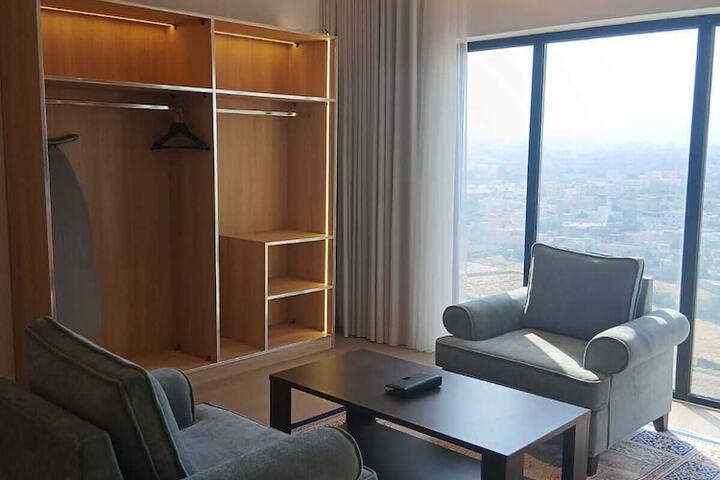 Room 5 of 28