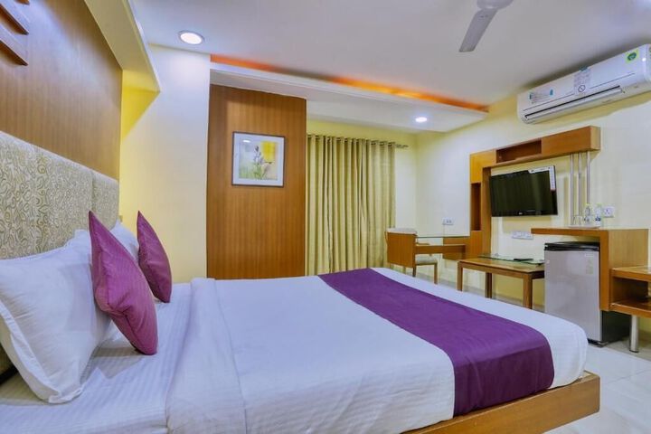 Room 2 of 10