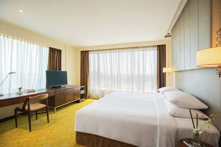 Room 10 of 77