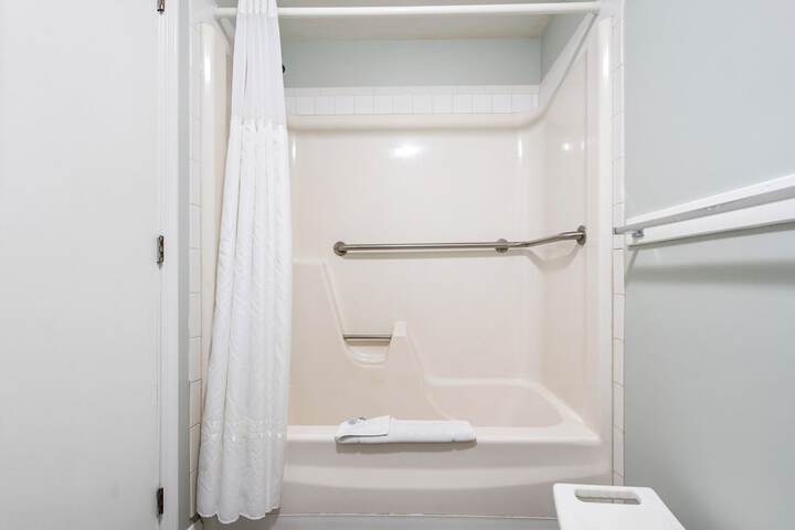 Room 35 of 53