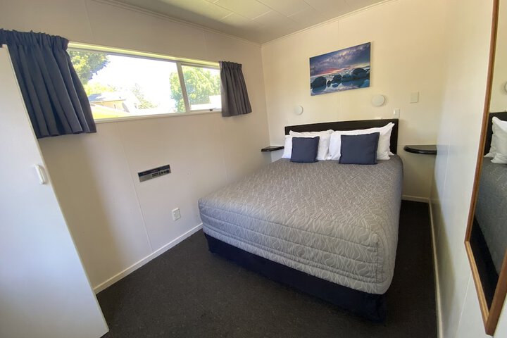 Room 8 of 83