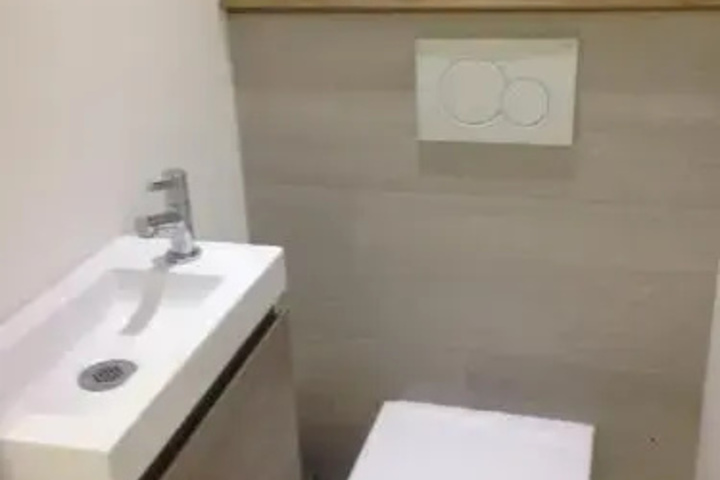 Room 7 of 9