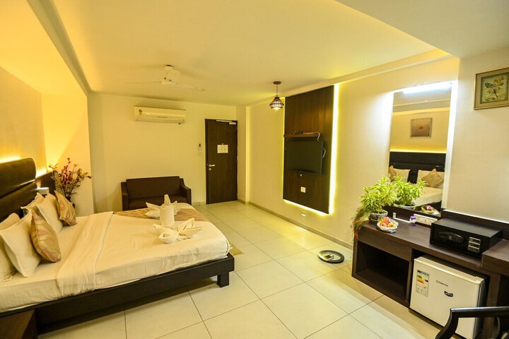 Room 10 of 36