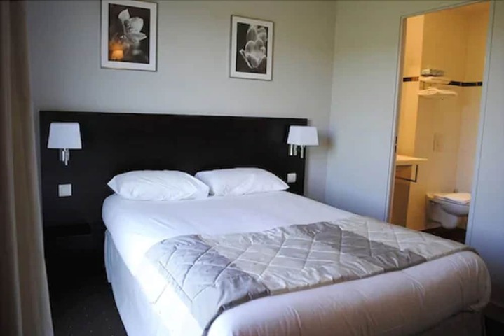Room 9 of 39