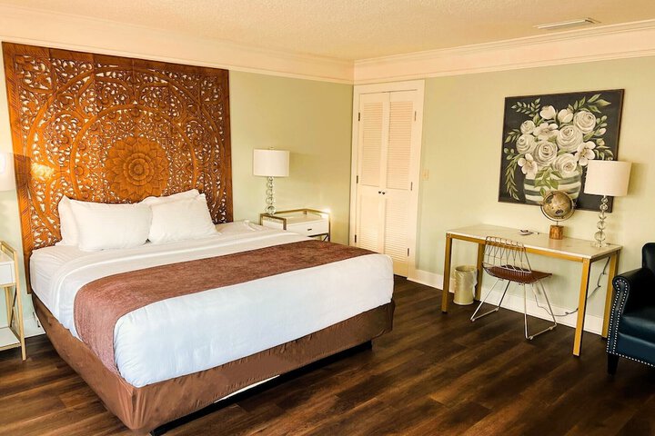 Room 5 of 17