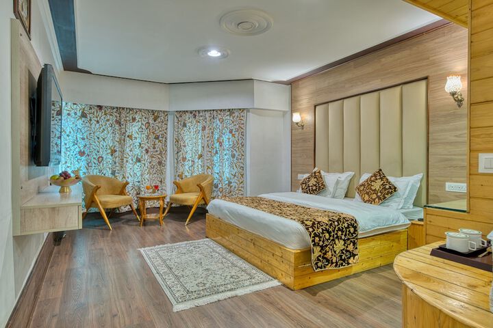 Room 16 of 28