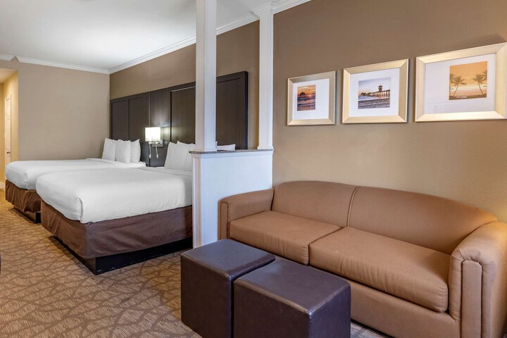 King Suite with Sofa Bed (2 of 17)