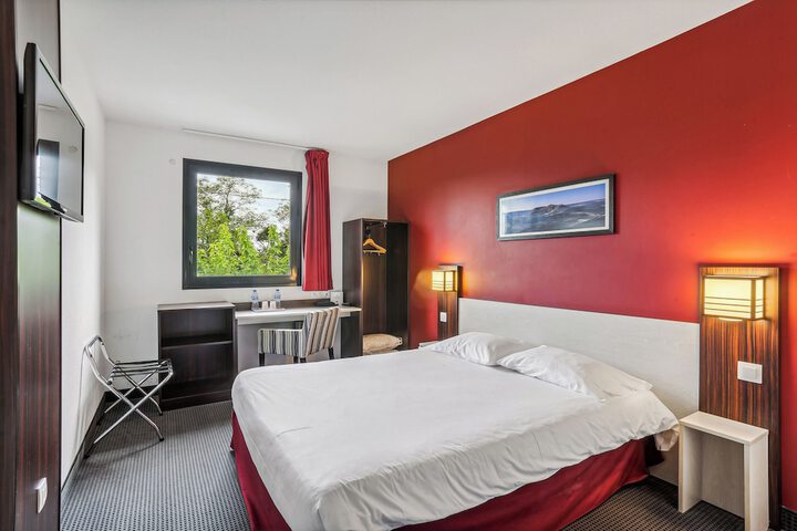 Room 4 of 16