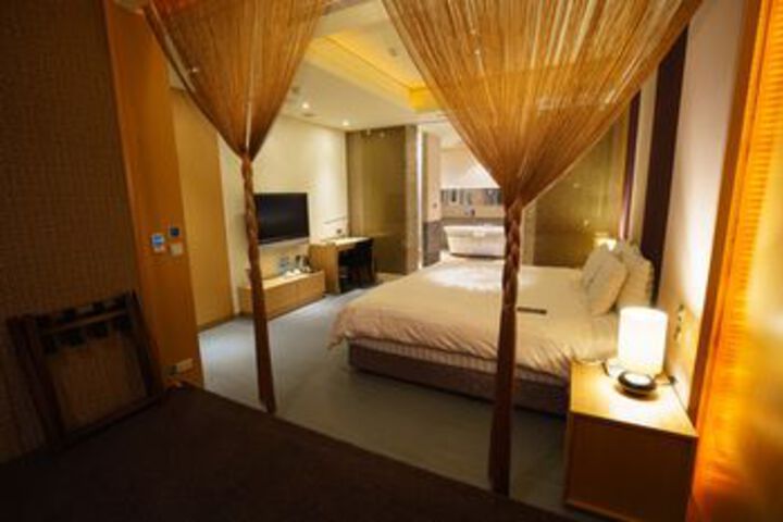 Room 22 of 49
