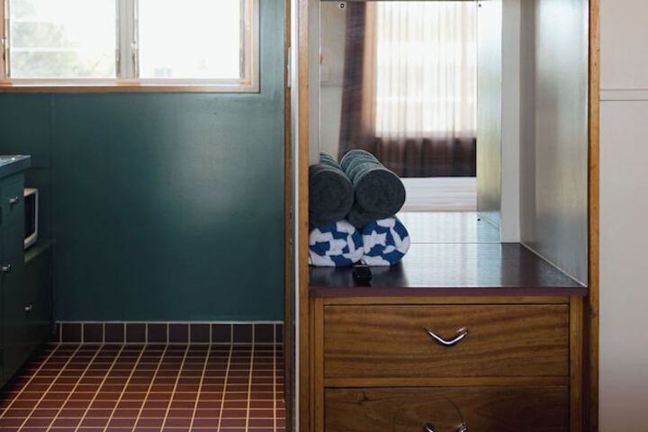 Room 10 of 34