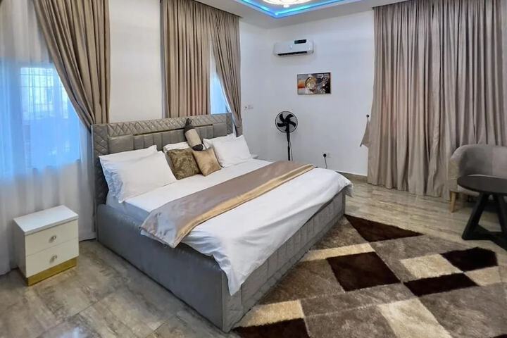 Room 5 of 40