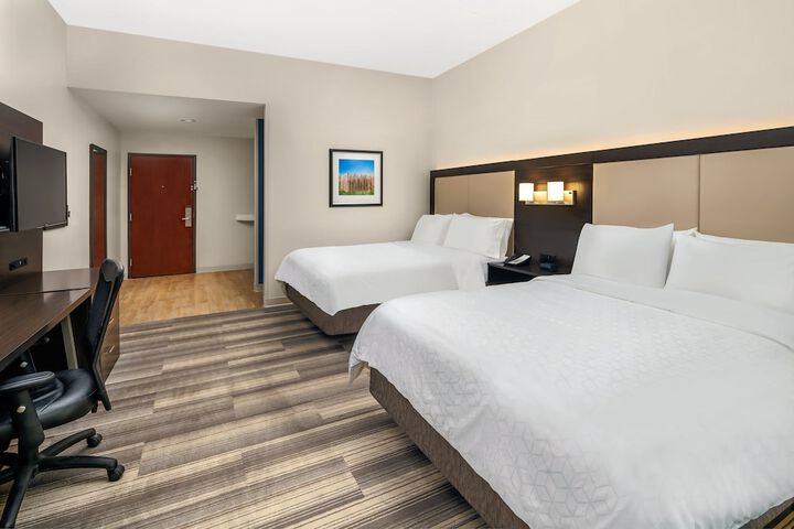 2 Queen Beds (16 of 20)