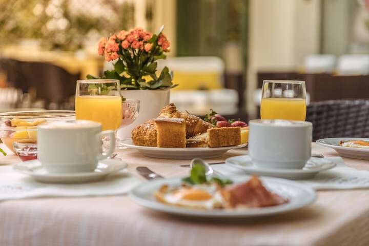 Breakfast/Coffee Service 72 of 81