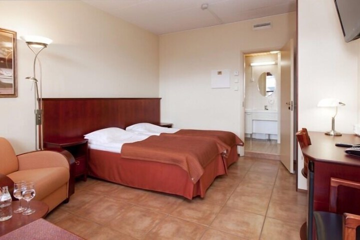 Room 7 of 19