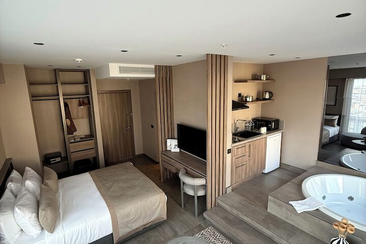 Room 35 of 104