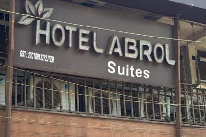HOTEL ABROL SUITES