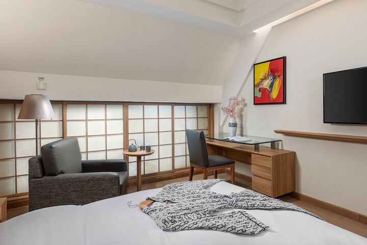 Room 12 of 43