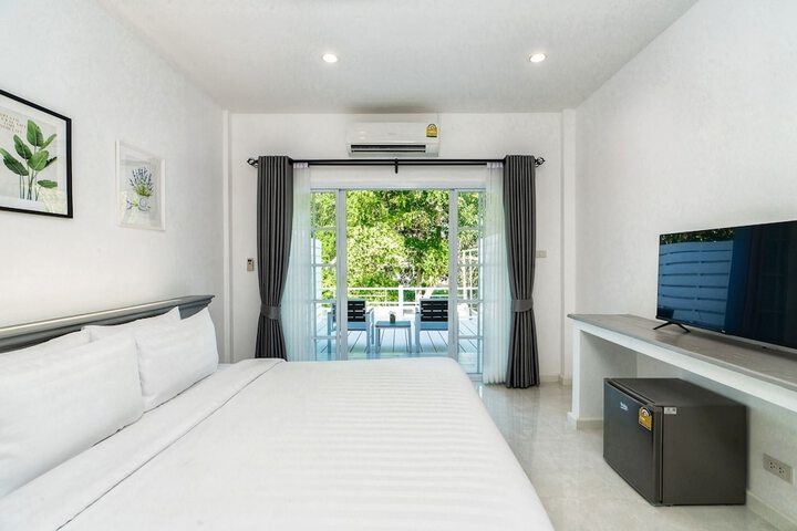 Room 3 of 10