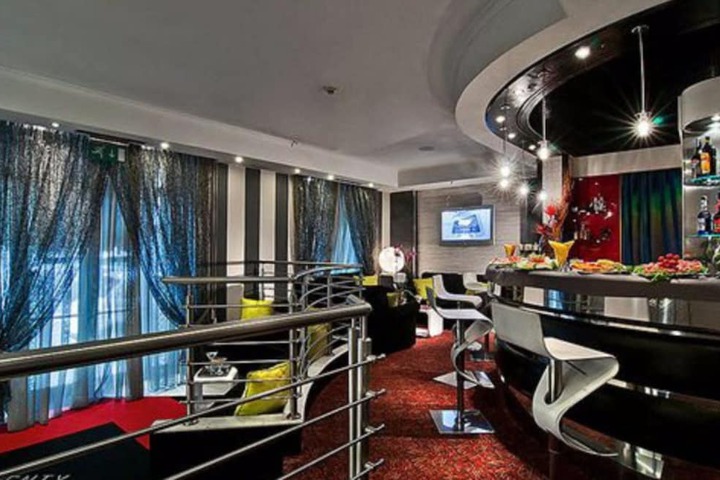 Lounge 67 of 92