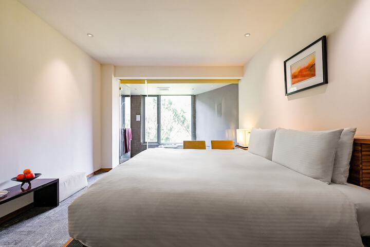Room 7 of 77