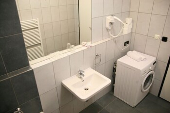 Room 30 of 275
