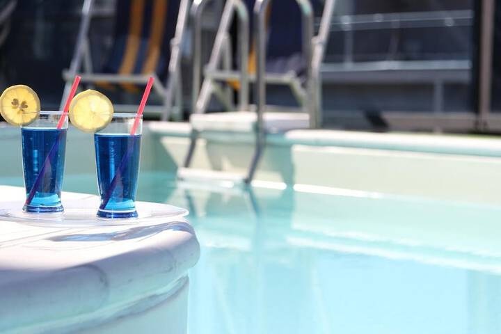 Hotel Pool